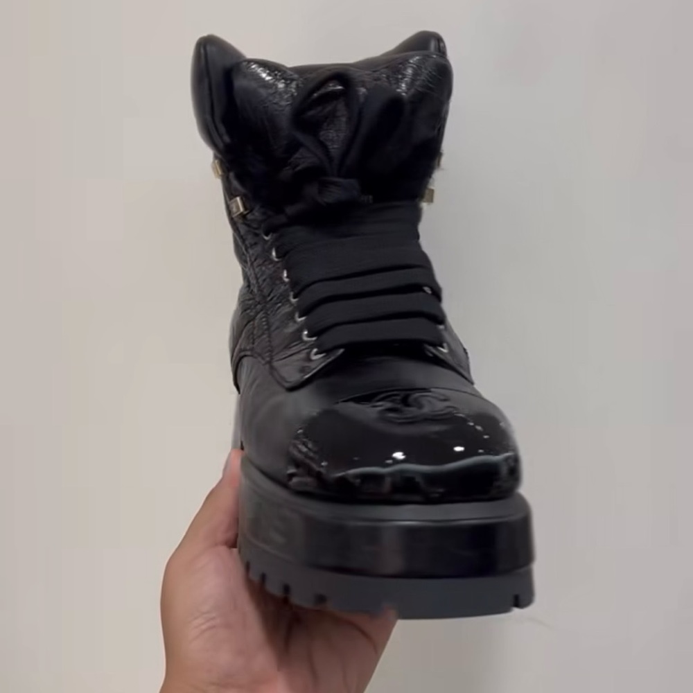 Chnel lace up boot 
Leather biker boots - Picture 2 of 15